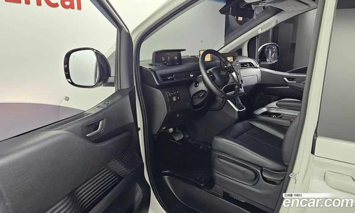 Hyundai Staria 2022 2.2 автомат (гидро), фото 13