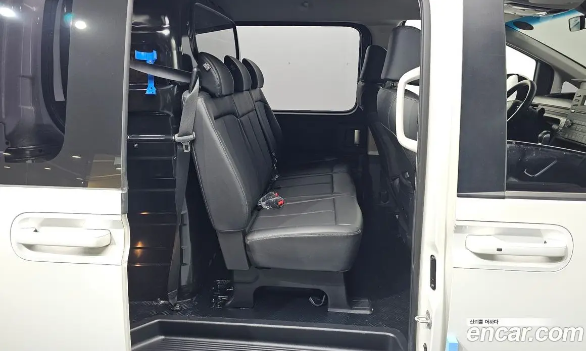 Hyundai Staria 2022 2.2 автомат (гидро), фото 17