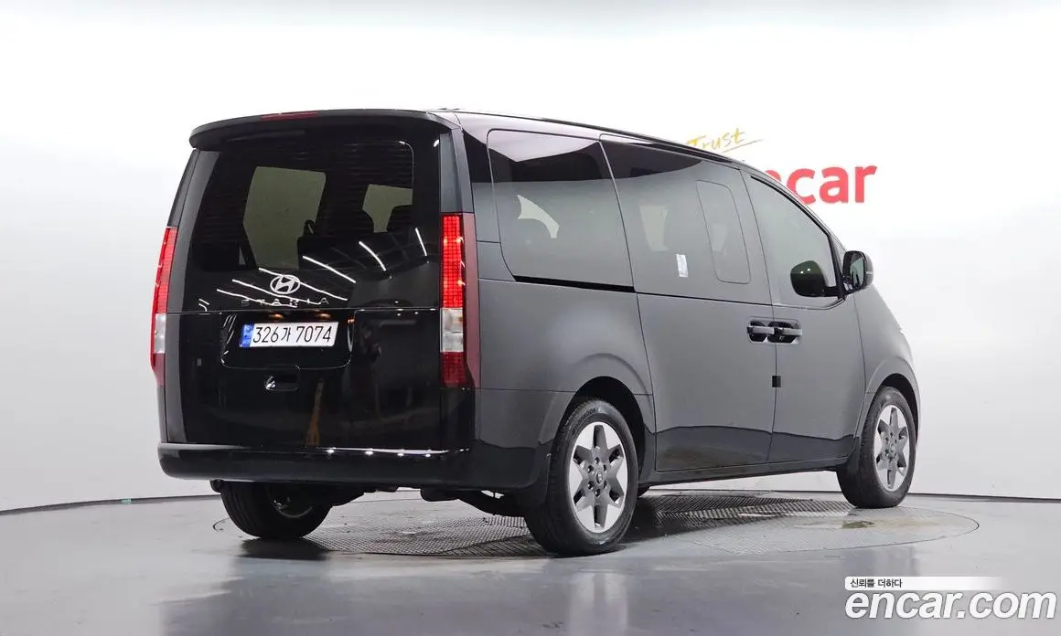 Hyundai Staria 2024 1.6 автомат (гидро), фото 2