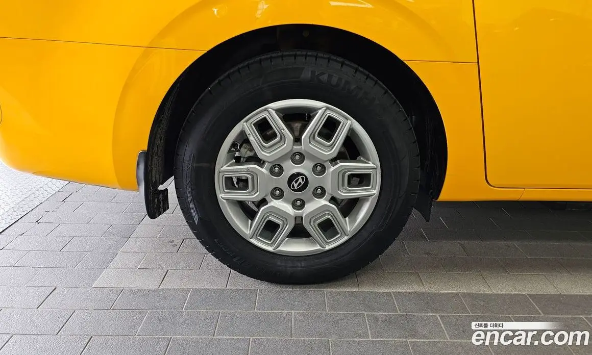 Hyundai Staria 2024 3.5 автомат (гидро), фото 5