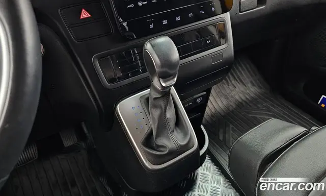 Hyundai Staria 2024 3.5 автомат (гидро), миниатюра 9