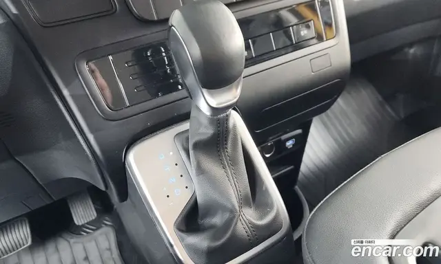 Hyundai Staria 2025 3.5 автомат (гидро), миниатюра 12