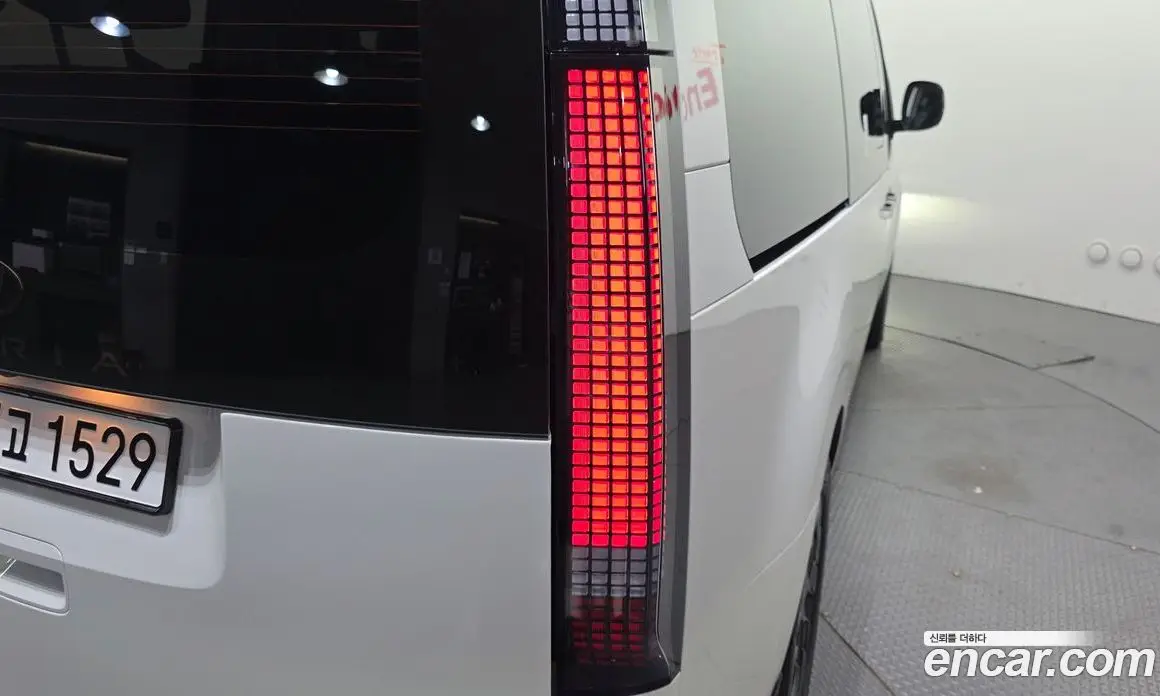 Hyundai Staria 2025 1.6 автомат (гидро), фото 9