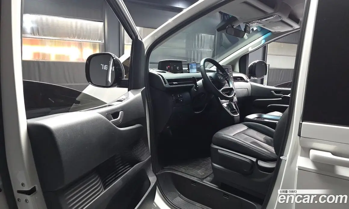 Hyundai Staria 2025 3.5 автомат (гидро), фото 13