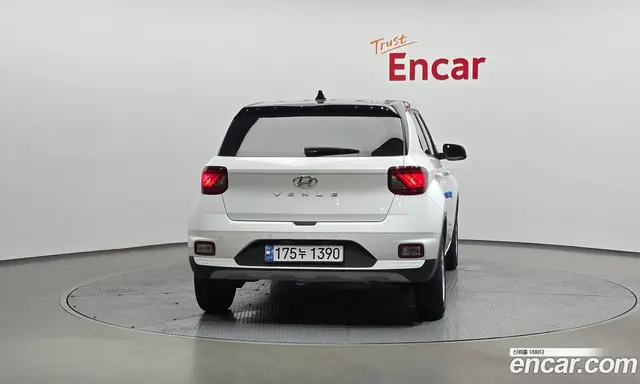 Hyundai Venue 2025 1.6 автомат (гидро), миниатюра 4