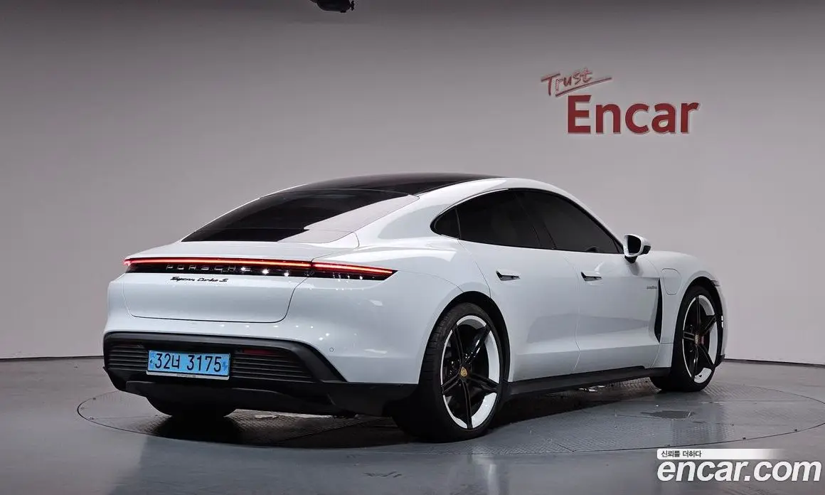 Porsche Taycan 2021 0.1 автомат (гидро), фото 1