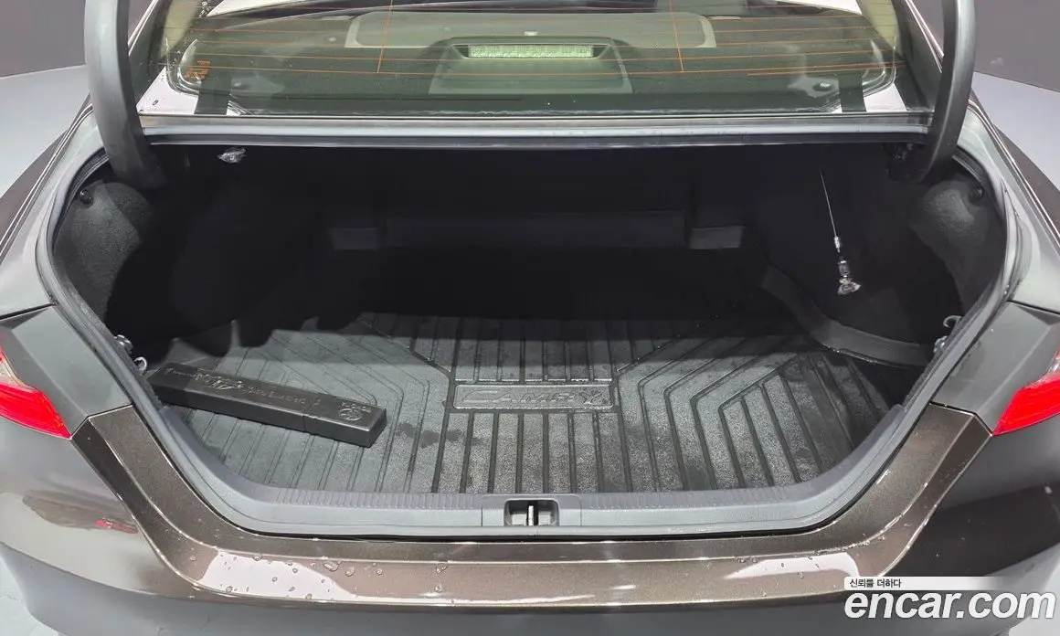 Toyota Camry 2018 2.5 автомат (гидро), фото 19