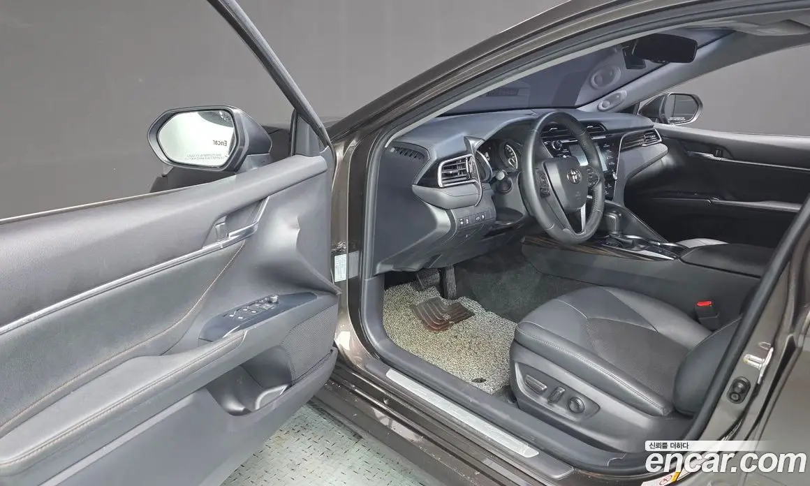 Toyota Camry 2018 2.5 автомат (гидро), фото 10