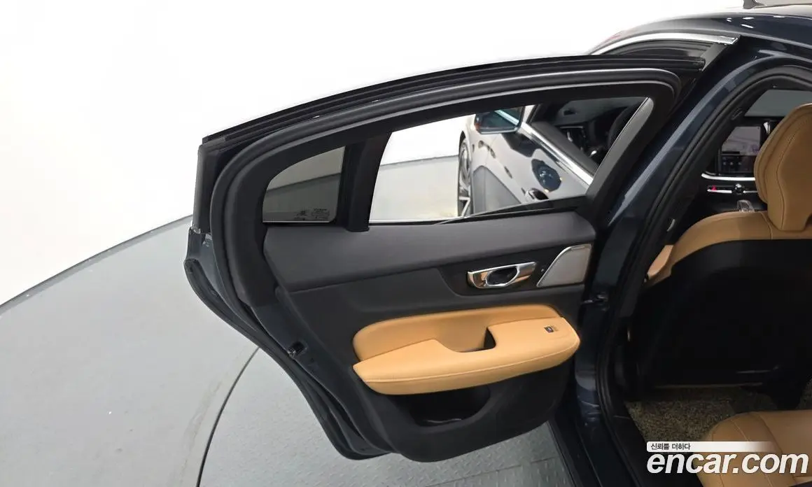 Volvo S60 2023 2.0 автомат (гидро), фото 14