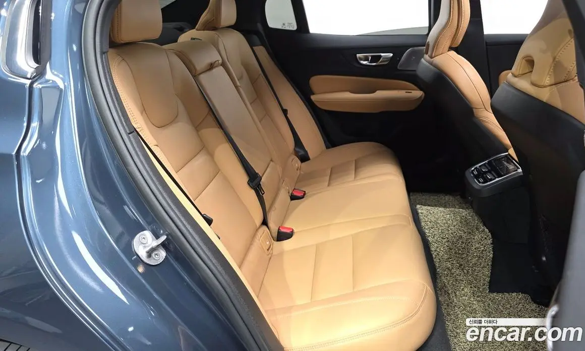 Volvo S60 2023 2.0 автомат (гидро), фото 17