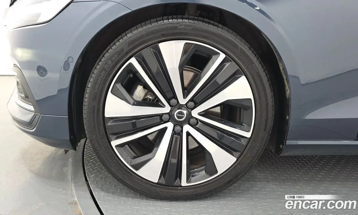 Volvo S60 2023 2.0 автомат (гидро), фото 4