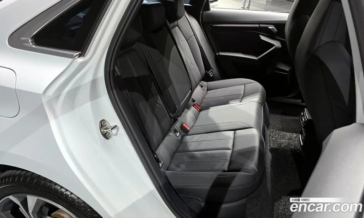 Audi A3 2023 2.0 автомат (гидро), фото 12 Audi A3 2023 2.0 автомат (гидро), фото 12