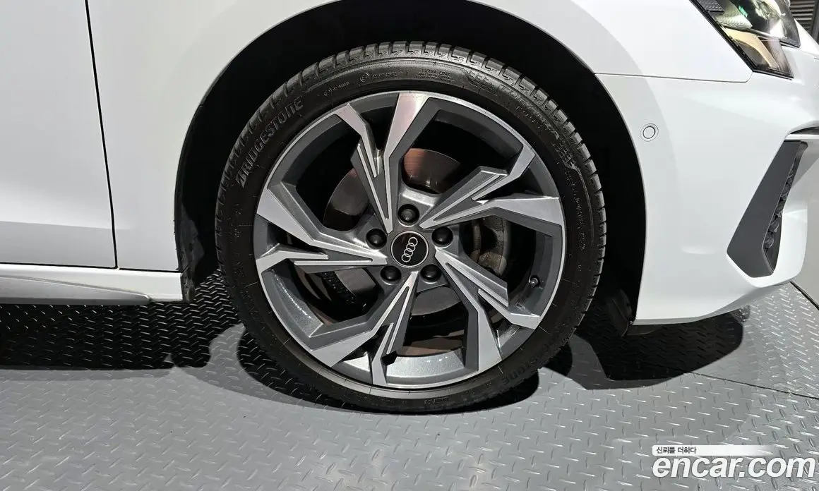 Audi A3 2023 2.0 автомат (гидро), фото 5 Audi A3 2023 2.0 автомат (гидро), фото 5