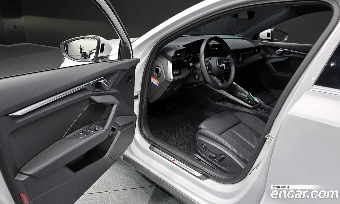Audi A3 2023 2.0 автомат (гидро), фото 10 Audi A3 2023 2.0 автомат (гидро), фото 10
