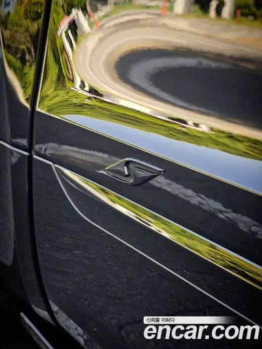 Bentley Bentayga 2022 4.0 автомат (гидро), миниатюра 4