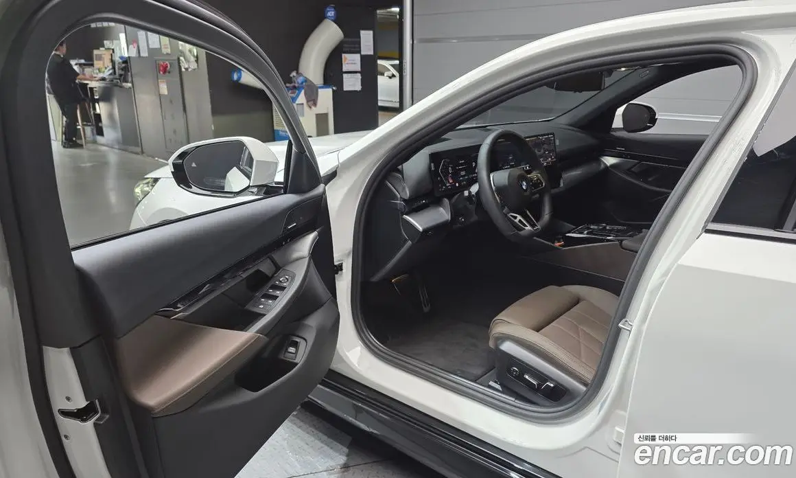 BMW 5 серия 2025 2.0 автомат (гидро), фото 13