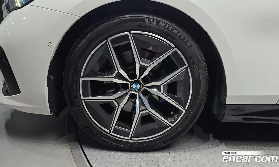 BMW 5 серия 2025 2.0 автомат (гидро), фото 5