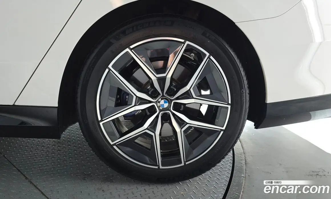 BMW 5 серия 2025 2.0 автомат (гидро), фото 7