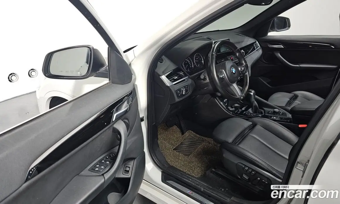 BMW X1 2019 2.0 автомат (гидро), фото 11