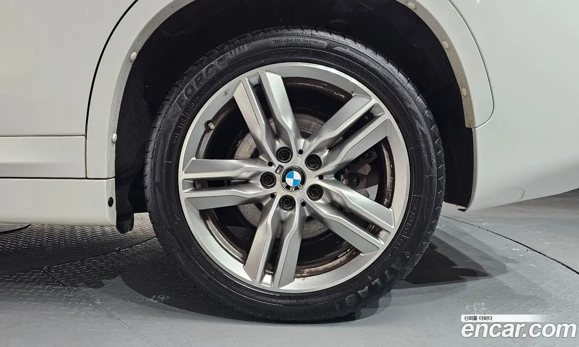 BMW X1 2019 2.0 автомат (гидро), фото 5