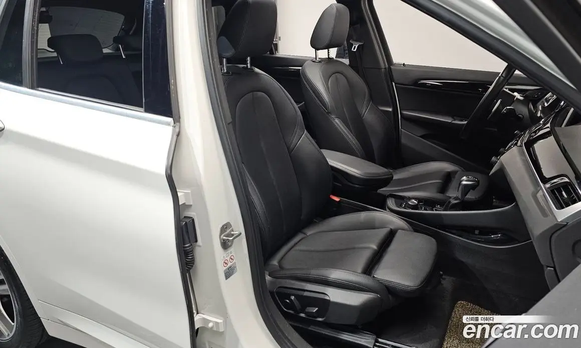 BMW X1 2019 2.0 автомат (гидро), фото 10