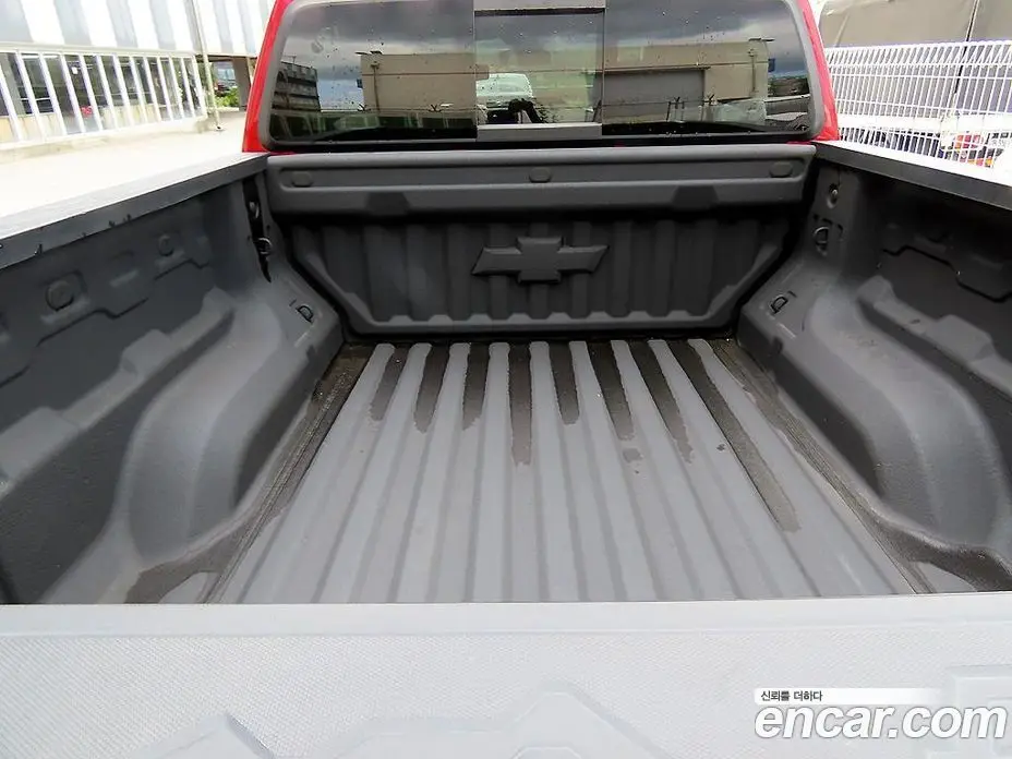 Chevrolet Colorado 2023 2.7 автомат (гидро), фото 19