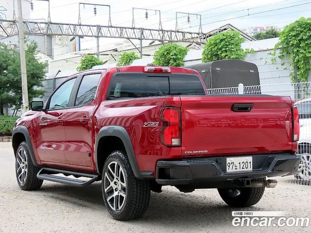 Chevrolet Colorado 2023 2.7 автомат (гидро), миниатюра 3