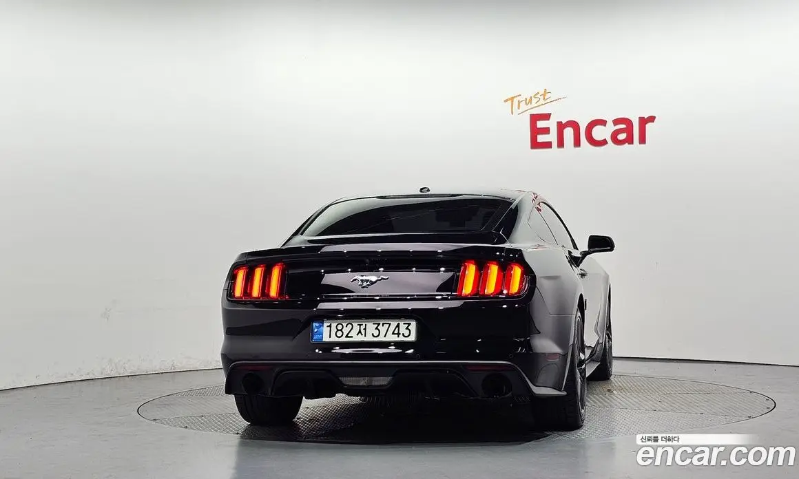 Ford Mustang 2017 2.3 автомат (гидро), фото 4