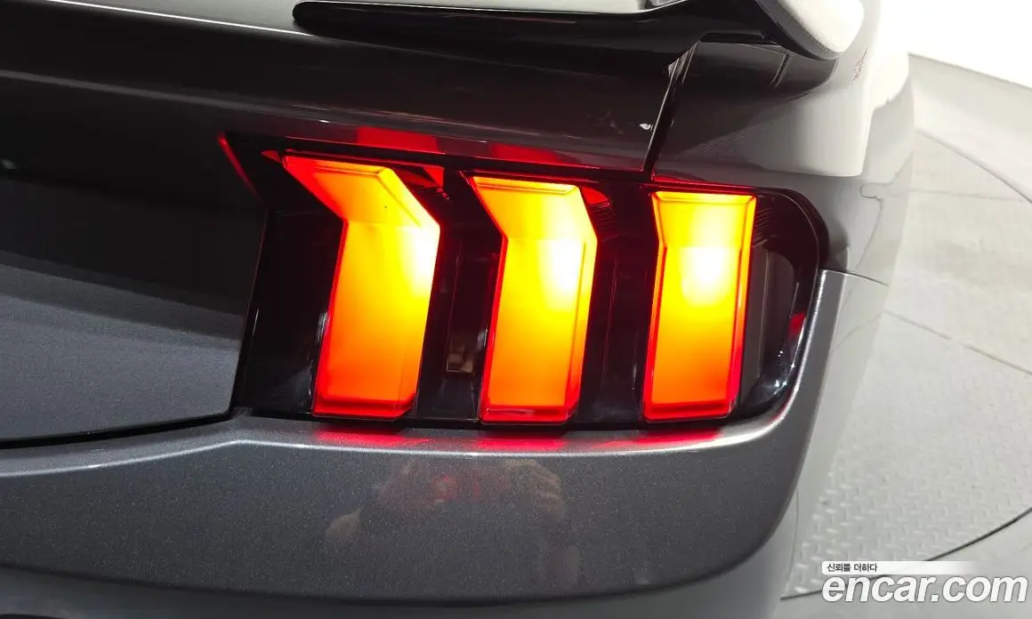 Ford Mustang 2024 2.3 автомат (гидро), фото 9