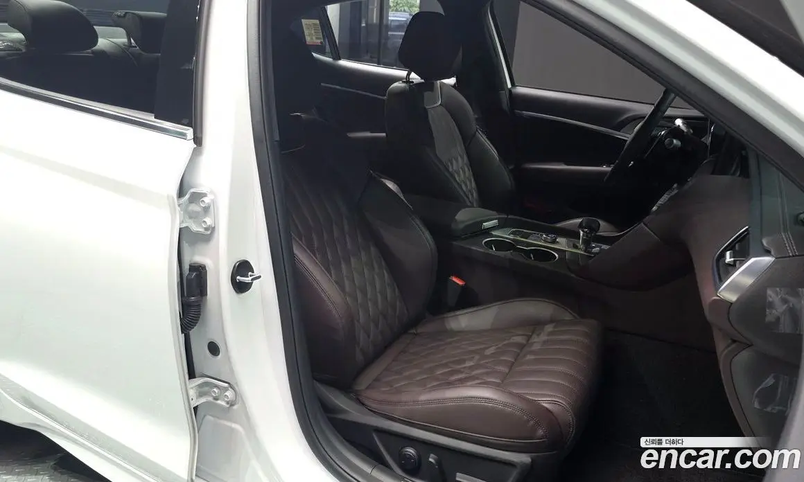 Genesis G70 2023 2.5 автомат (гидро), фото 15