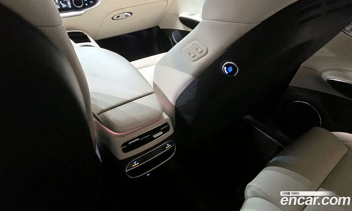 Genesis GV70 2022 2.5 автомат (гидро), фото 18 Genesis GV70 2022 2.5 автомат (гидро), фото 18