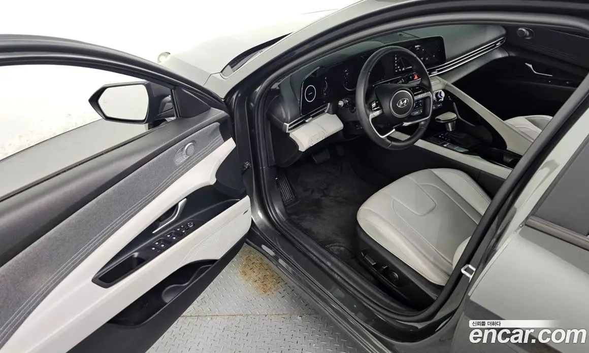 Hyundai Avante 2022 1.6 автомат (гидро), фото 13