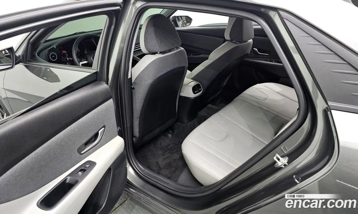 Hyundai Avante 2022 1.6 автомат (гидро), фото 17