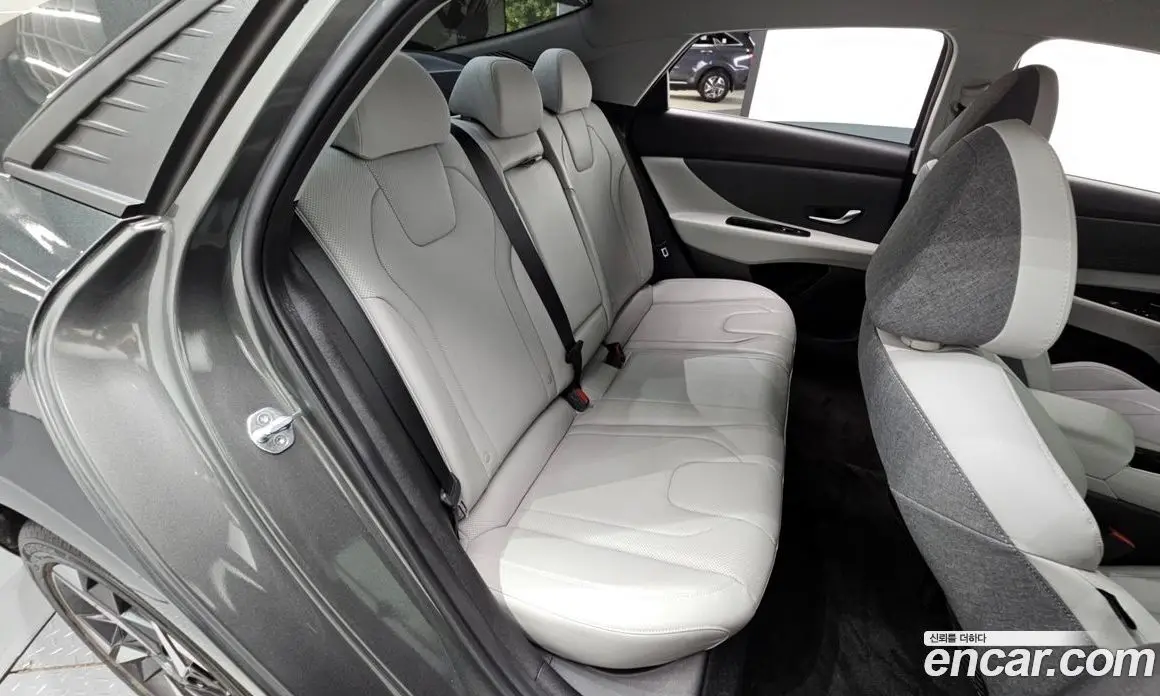 Hyundai Avante 2022 1.6 автомат (гидро), фото 23