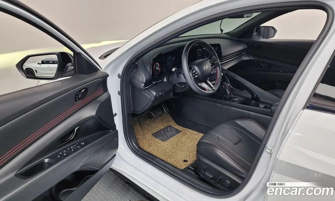 Hyundai Avante 2023 1.6 автомат (гидро), фото 12
