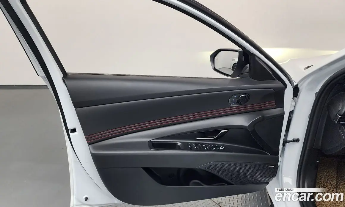 Hyundai Avante 2023 1.6 автомат (гидро), фото 13