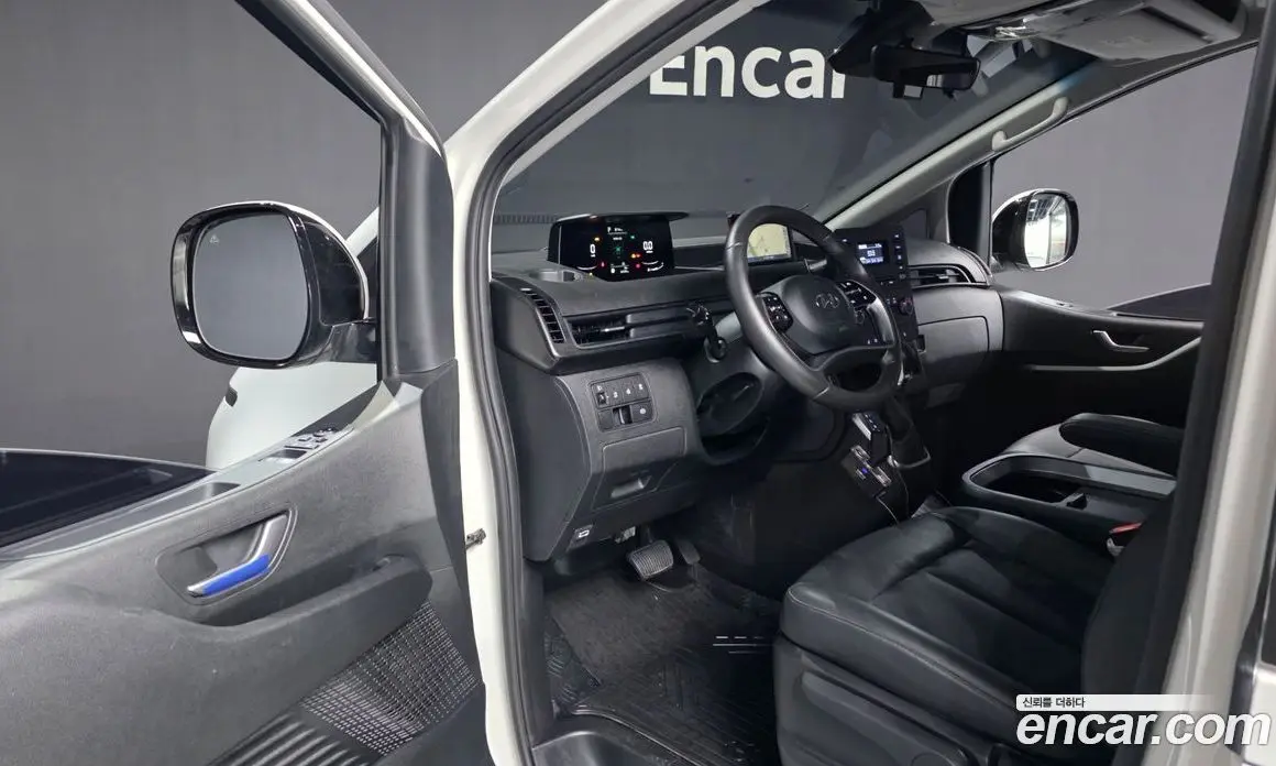 Hyundai Staria 2022 2.2 автомат (гидро), фото 13