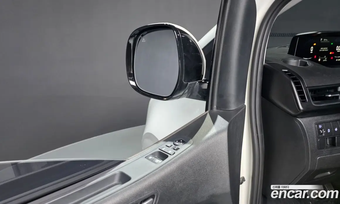 Hyundai Staria 2022 2.2 автомат (гидро), фото 16