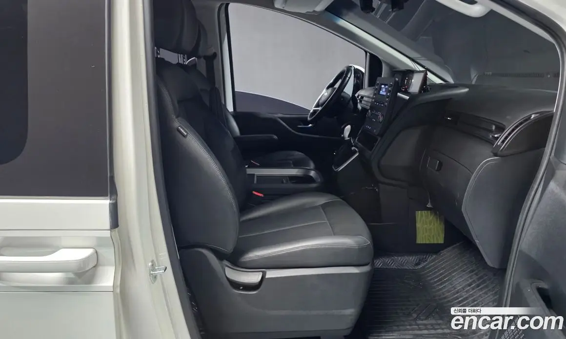 Hyundai Staria 2022 2.2 автомат (гидро), фото 17