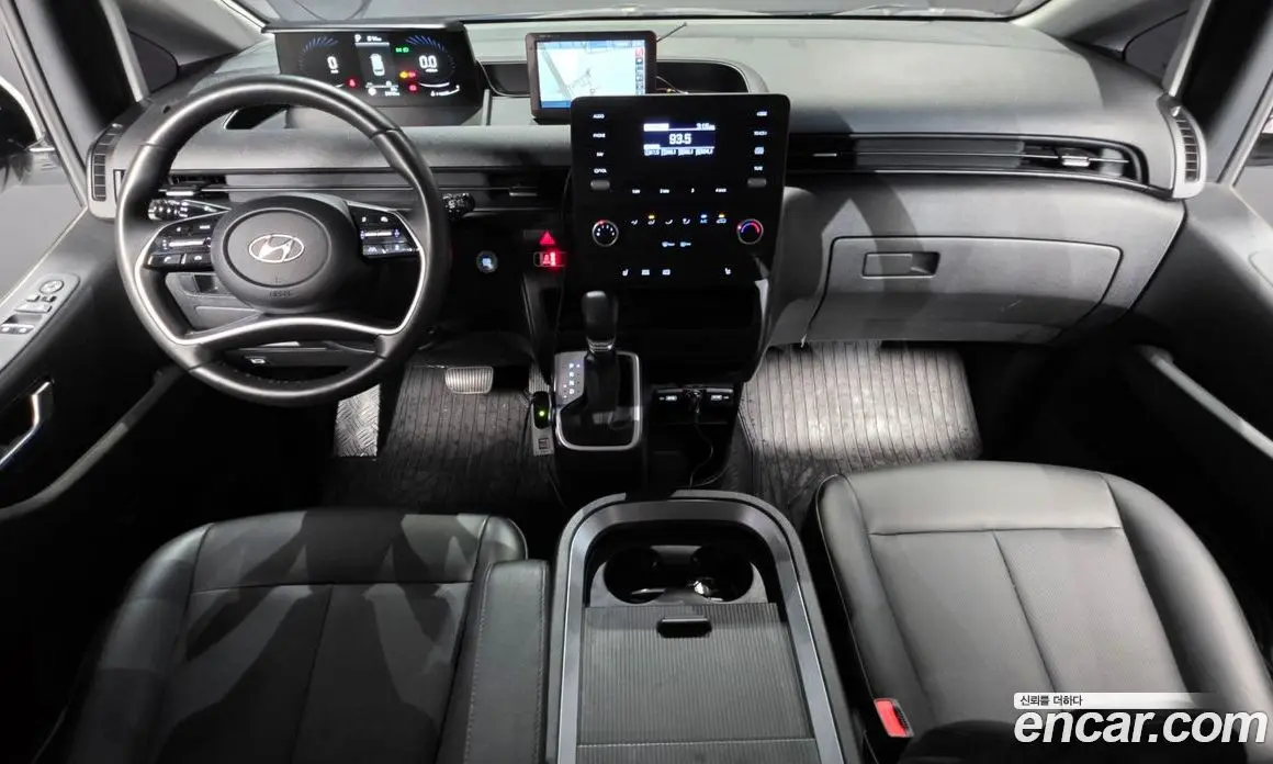 Hyundai Staria 2022 2.2 автомат (гидро), фото 10