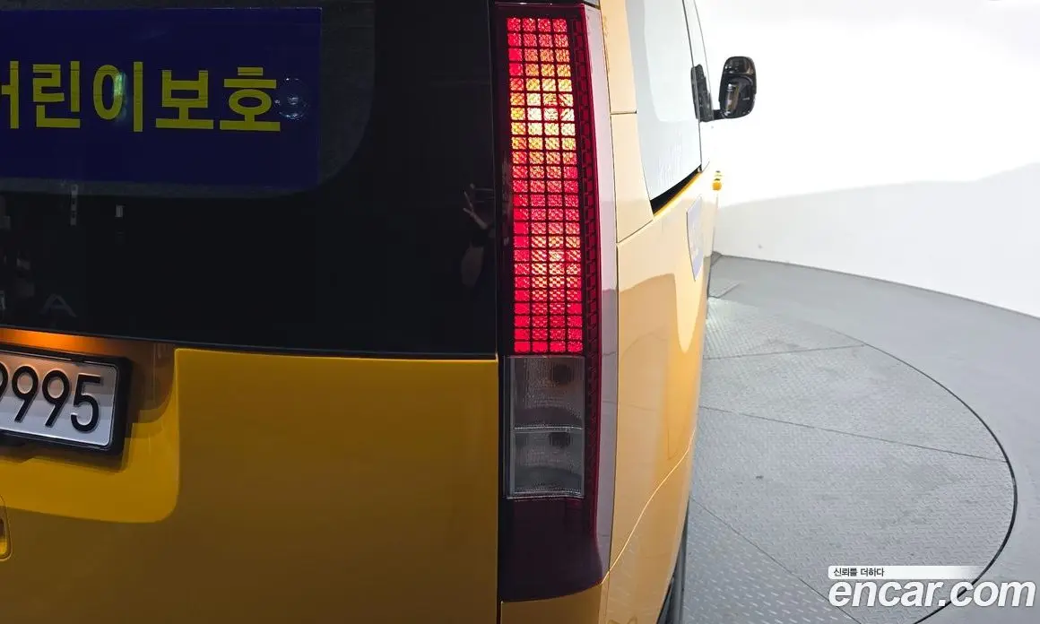 Hyundai Staria 2025 3.5 автомат (гидро), фото 9