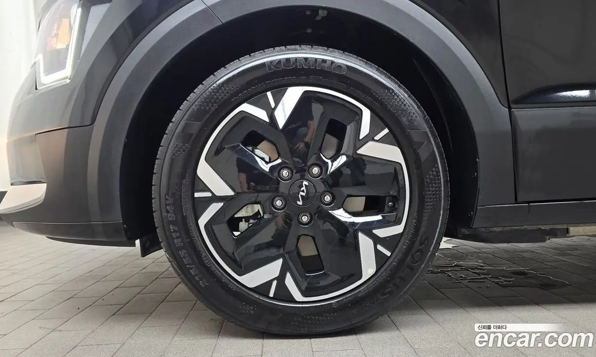 Kia Niro 2023 0.2 автомат (гидро), фото 4