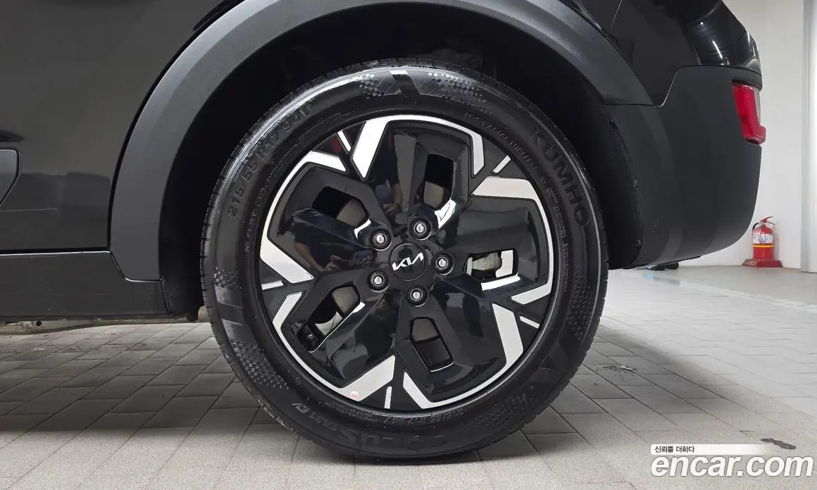 Kia Niro 2023 0.2 автомат (гидро), фото 6