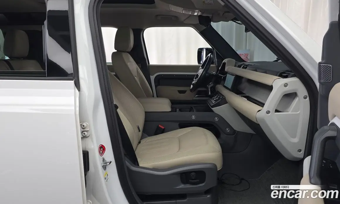 Land Rover Defender 2020 2.0 автомат (гидро), фото 11