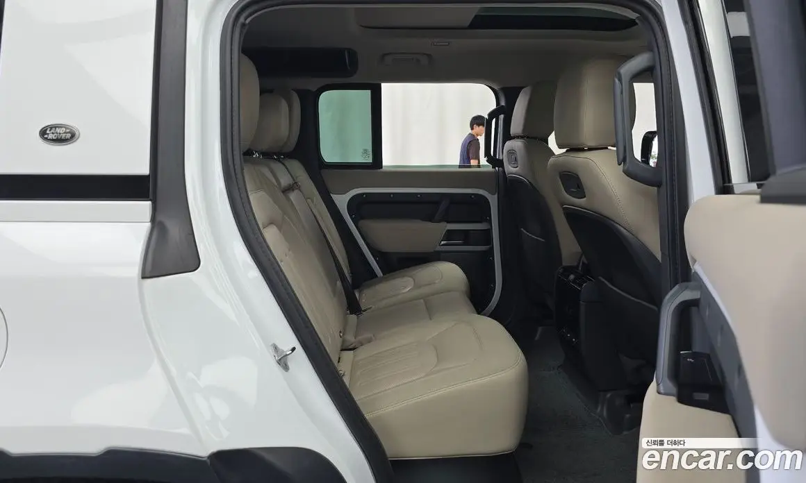 Land Rover Defender 2020 2.0 автомат (гидро), фото 12
