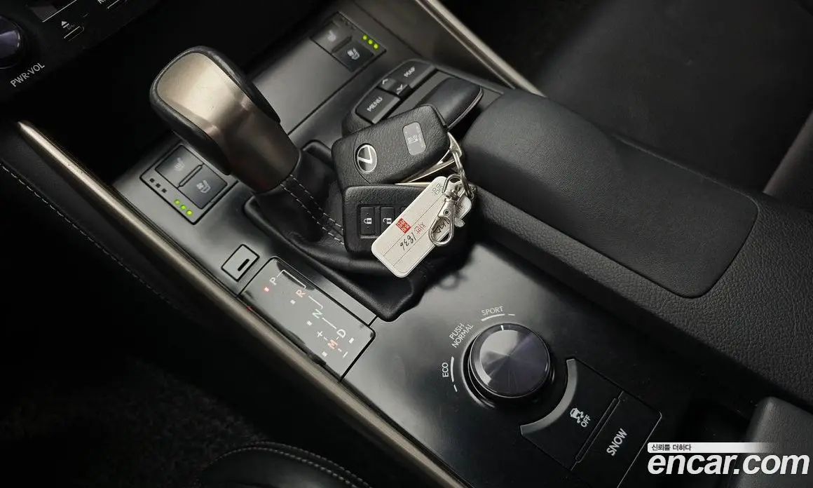 Lexus IS 2013 2.5 автомат (гидро), фото 9