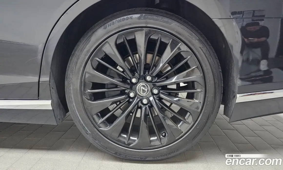 Lexus LS 2023 3.5 автомат (гидро), фото 6