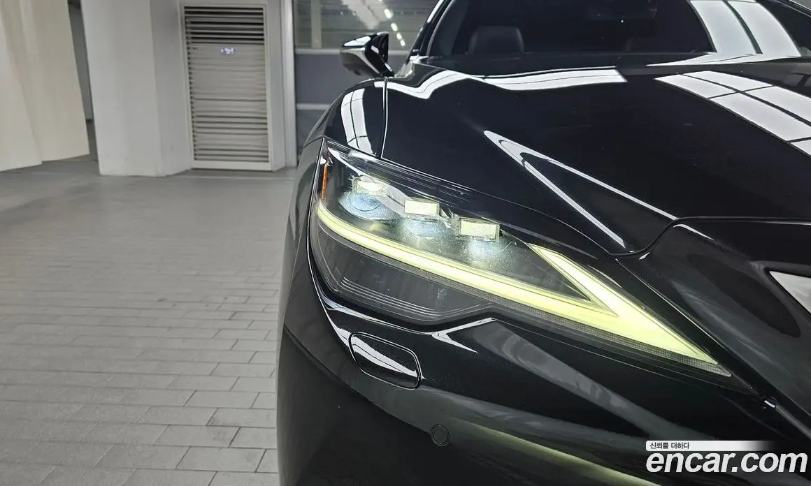 Lexus LS 2023 3.5 автомат (гидро), фото 7