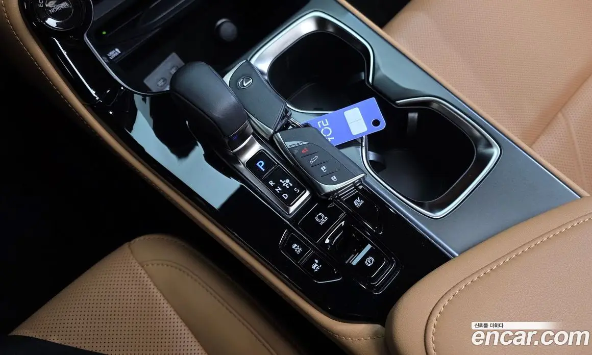 Lexus NX 2025 2.5 автомат (гидро), фото 12