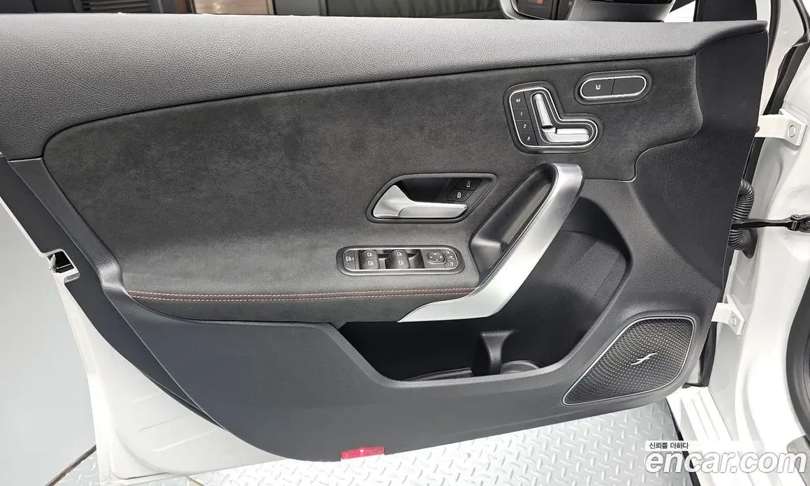 Mercedes-Benz A-Class 2025 2.0 автомат (гидро), фото 14